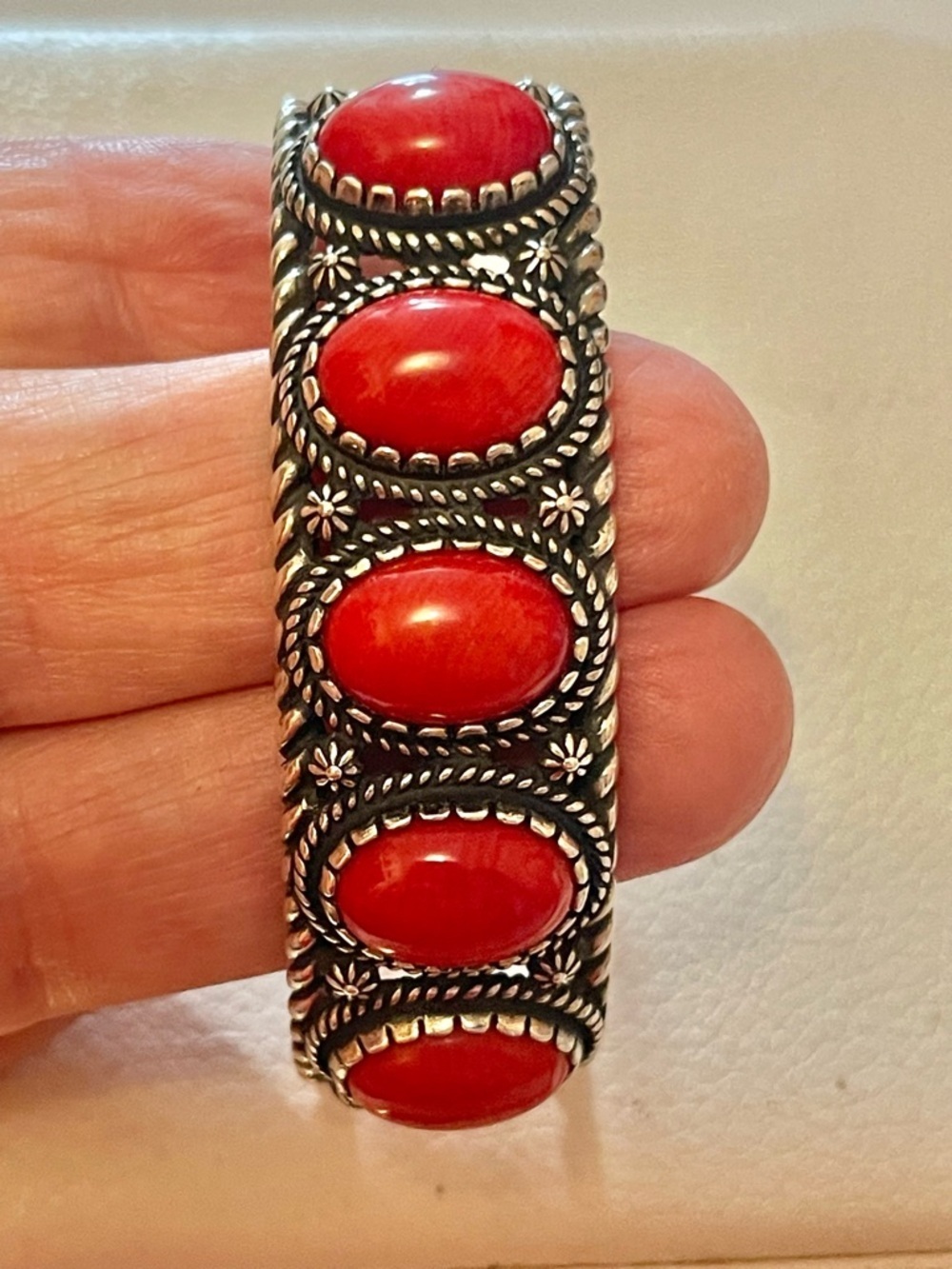 VTG Carolyn Pollack Southwestern
Sterling Cabochon Coral Cuff Bracelet
32g 6"
